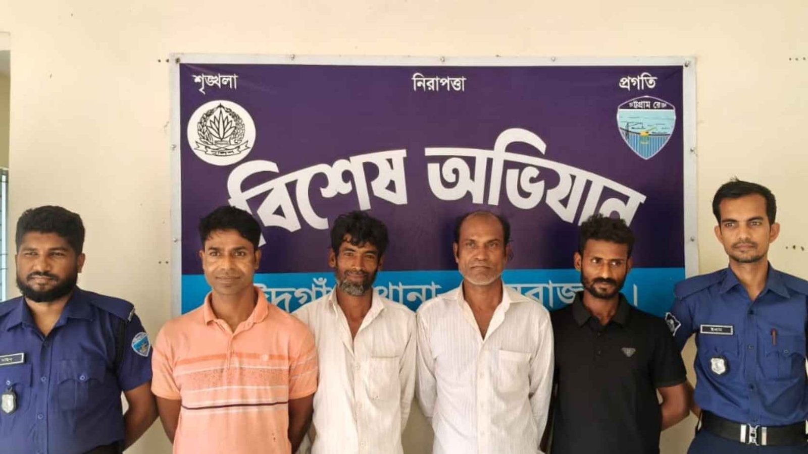 ঈদগাঁওতে পুলিশের বিশেষ অভিযান: মাদক ও ভূমি দস্যুতাসহ বিভিন্ন অপরাধে গ্রেফতার ৪